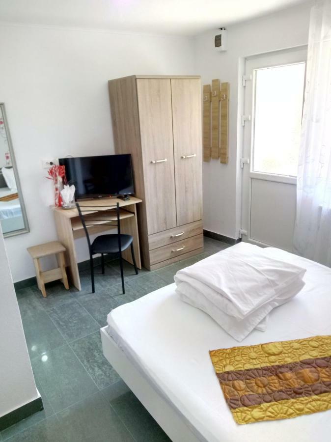 Camere De Inchiriat Carpati Hunedoara Exteriör bild