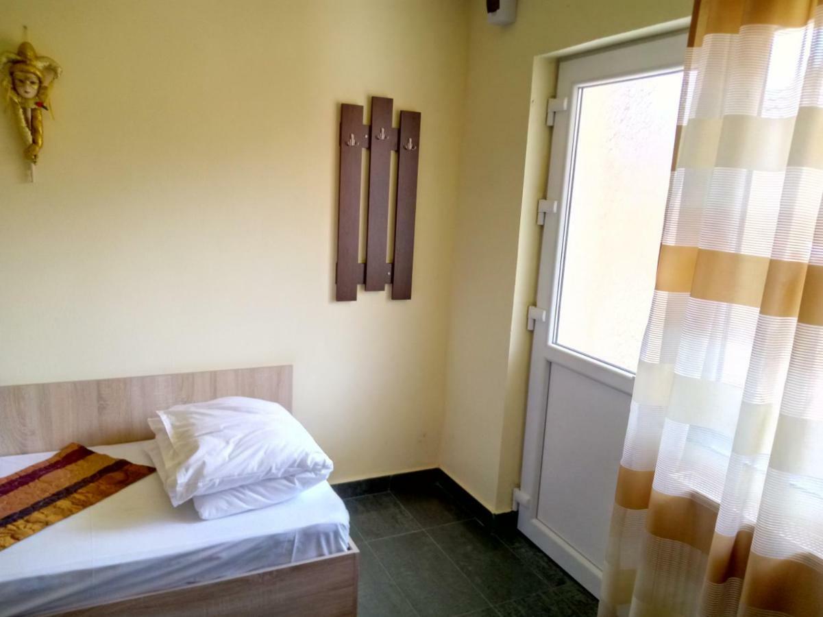 Camere De Inchiriat Carpati Hunedoara Exteriör bild