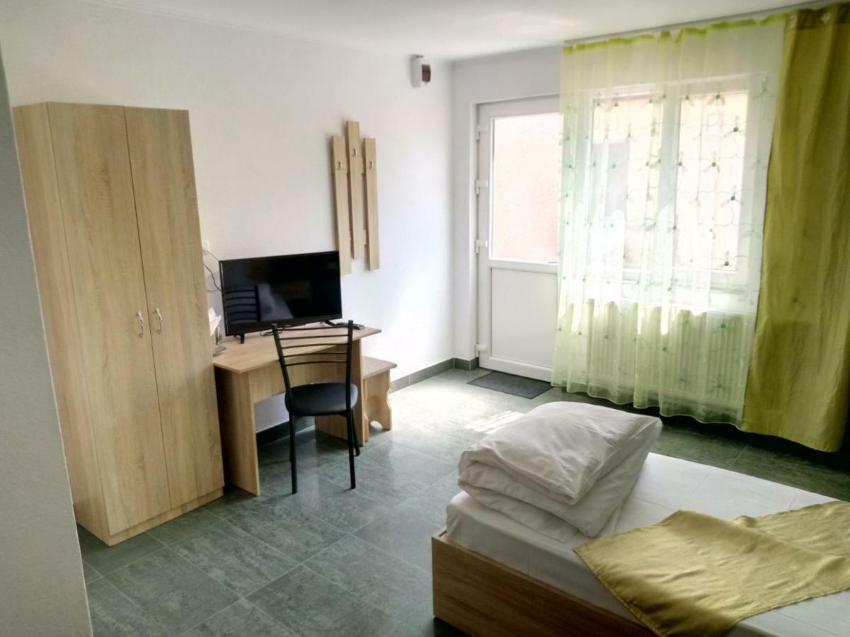Camere De Inchiriat Carpati Hunedoara Exteriör bild