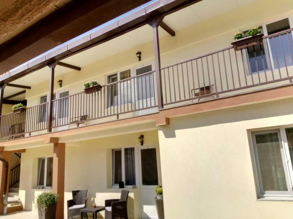 Camere De Inchiriat Carpati Hunedoara Exteriör bild