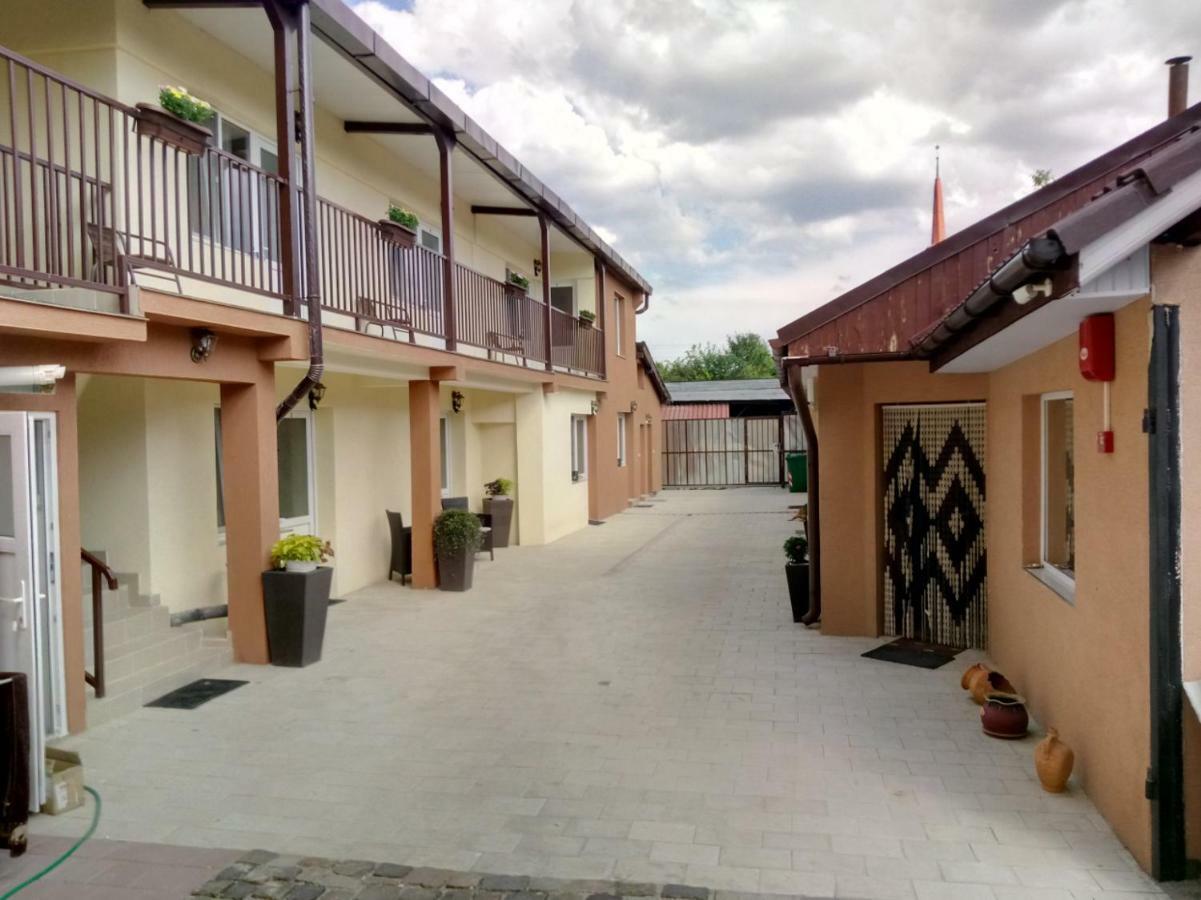 Camere De Inchiriat Carpati Hunedoara Exteriör bild